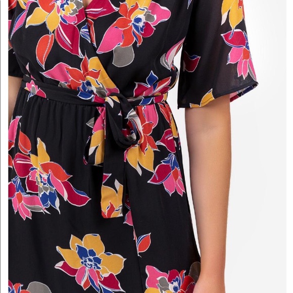 Francesca’s floral maxi wrap dress - Picture 2 of 4